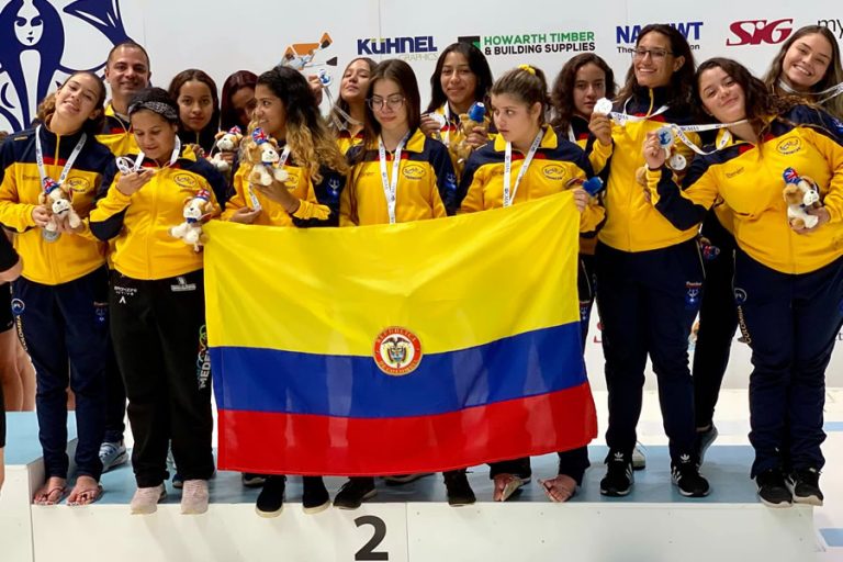 Colombia alcanza medalla de plata en el 5to Campeonato Mundial de Hockey Subacuático por Grupos de edades Sheffield, Inglaterra 2019. Argentina y Canadá también estuvieron presentes